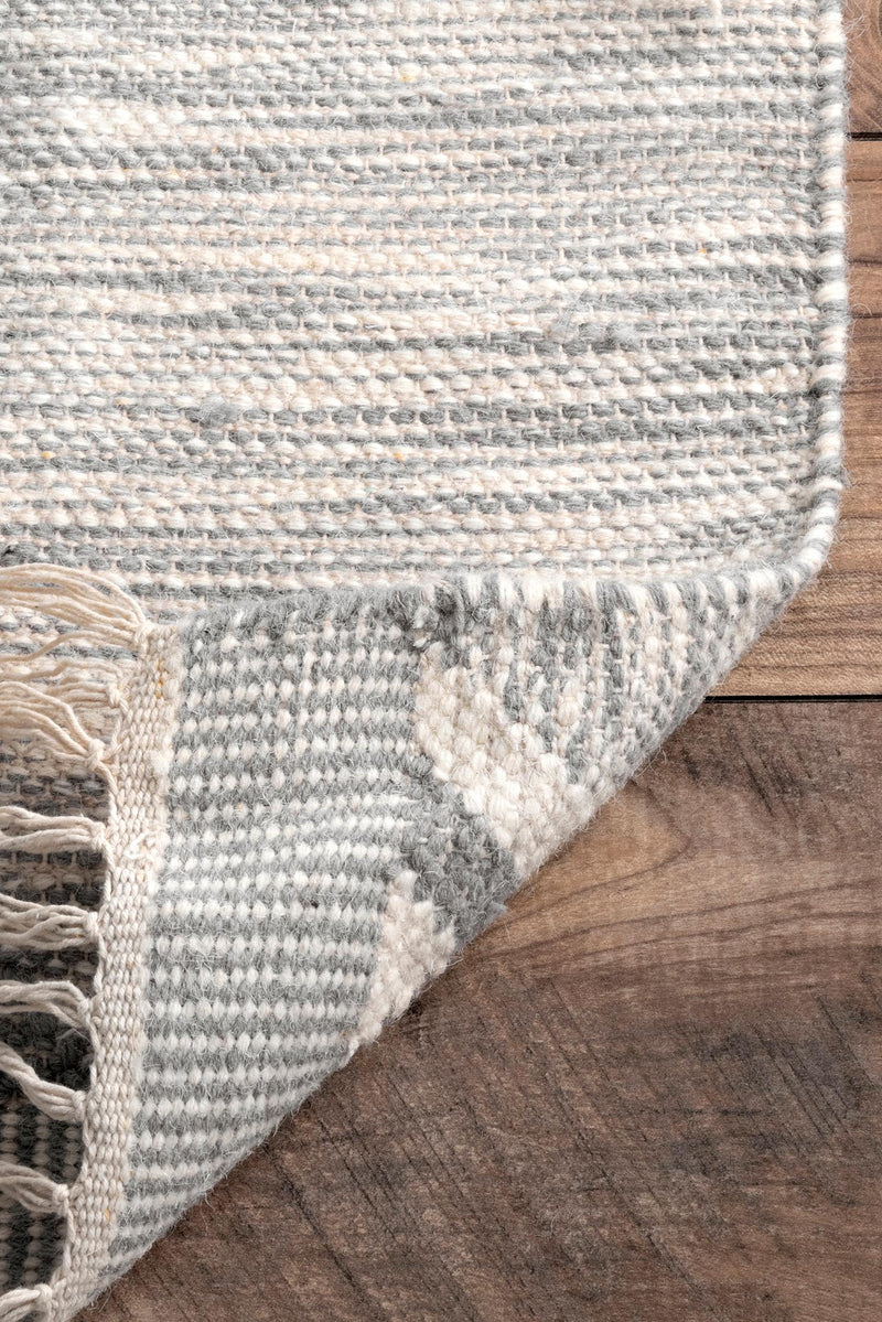 nuLOOM Savannah Moroccan Fringe Textured Wool Area Rug