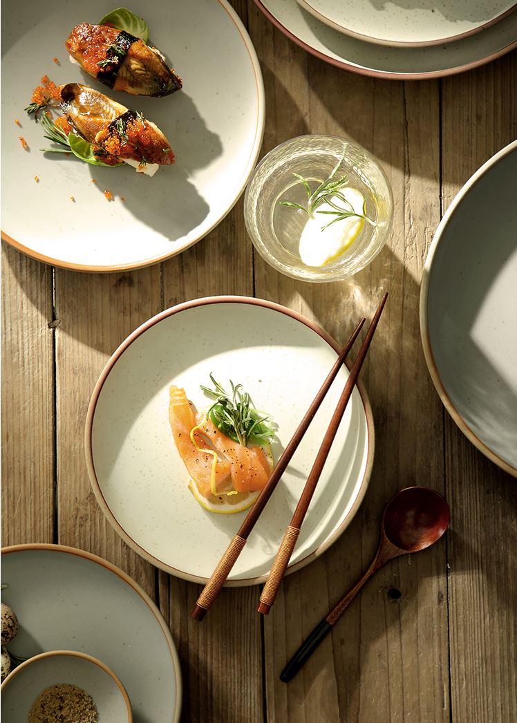 Arigatō Japanese Ceramic Dinner Plate