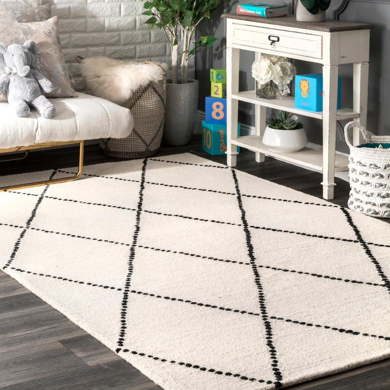 nuLOOM Hand Tufted Elvia Area Rug