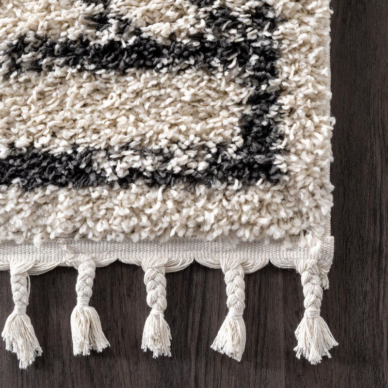 nuLOOM Mackie Moroccan Diamond Tassel Area Rug