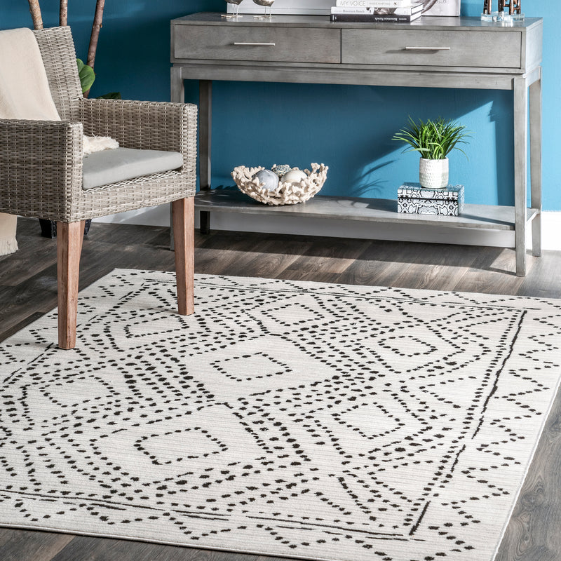 nuLOOM Mila Dotted Diamond Trellis Area Rug